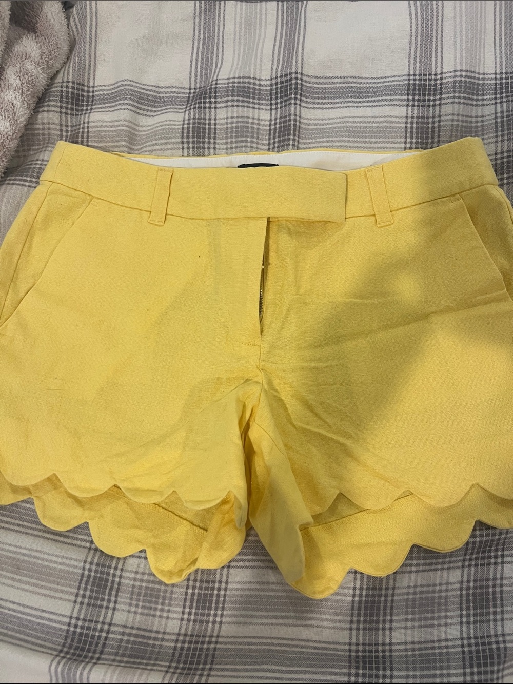 J. Crew Red Scalloped Hem Women’s Shorts - Picture 4 of 4